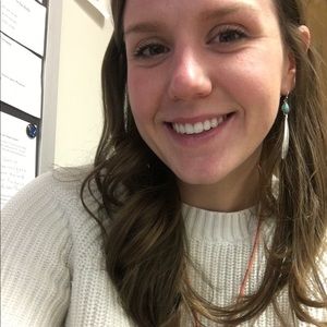 Meet your Posher, Abbey